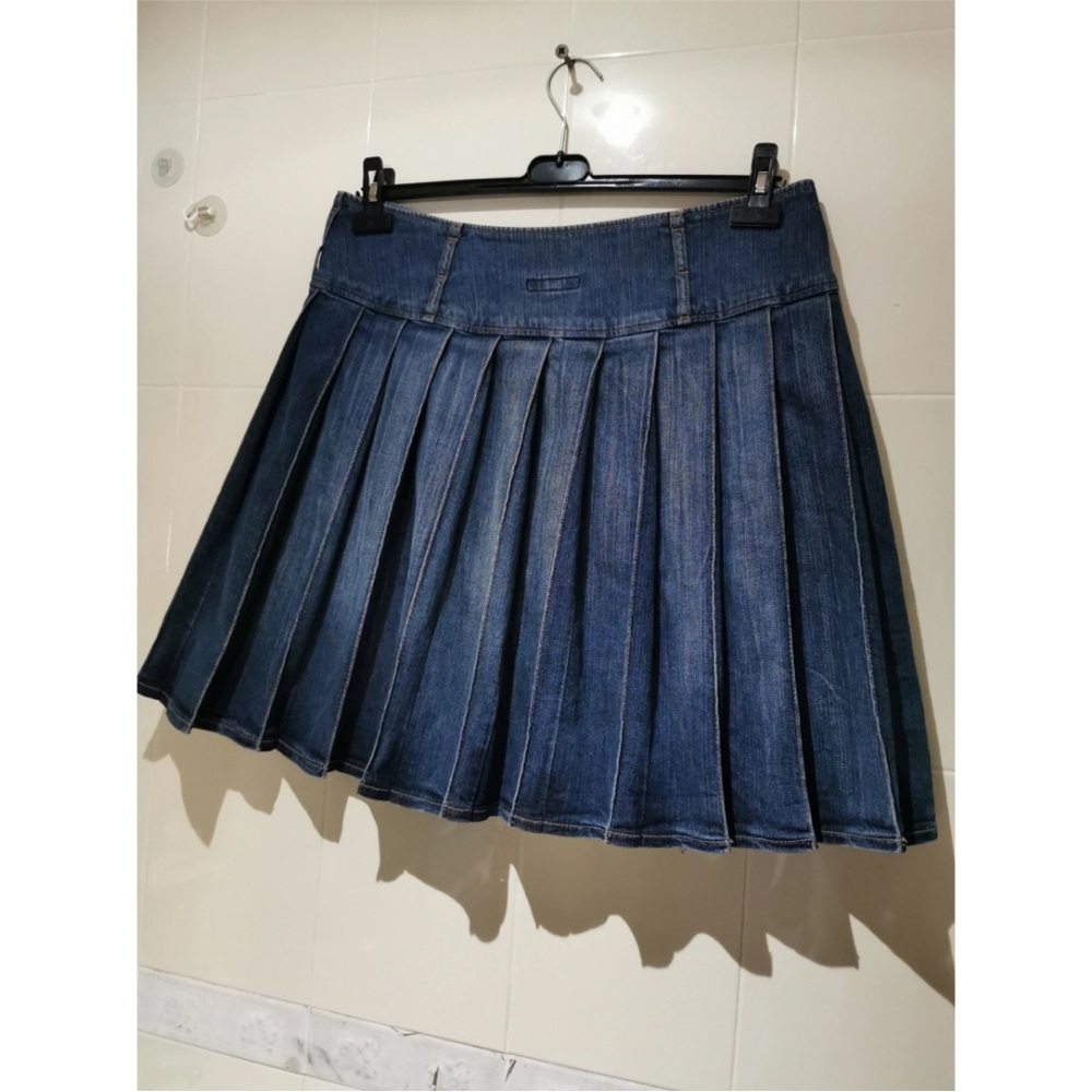 BURBERRY PLEATED DENIM SKIRT